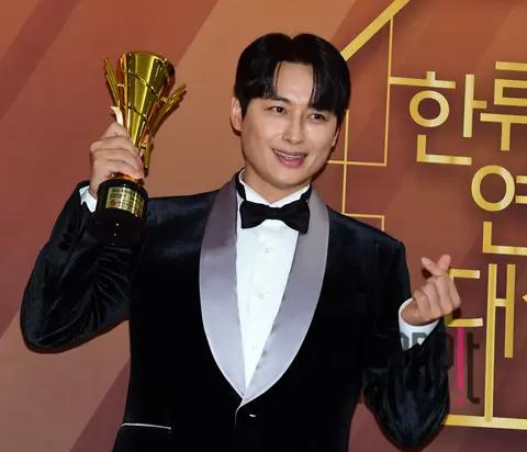 Lee Ji-hoon — Hallyu Entertainment Awards