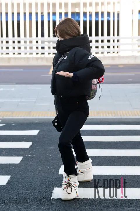 Jeon Somi — Airport