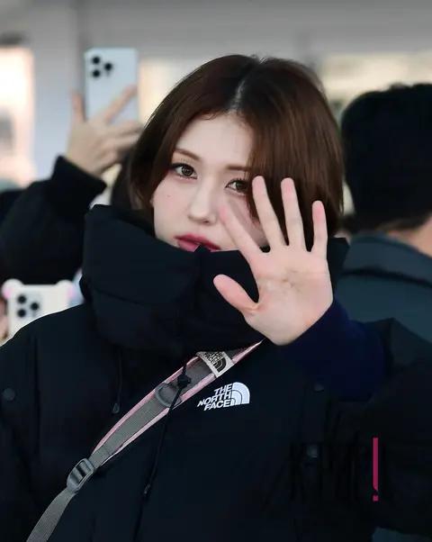 Jeon Somi — Airport