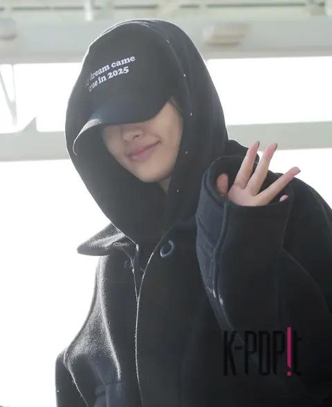 Ahn Yu-jin (IVE) — Airport