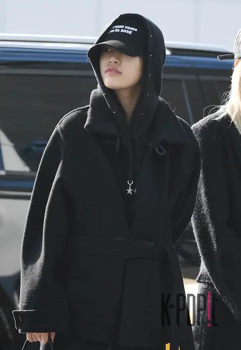 Ahn Yu-jin (IVE) — Airport