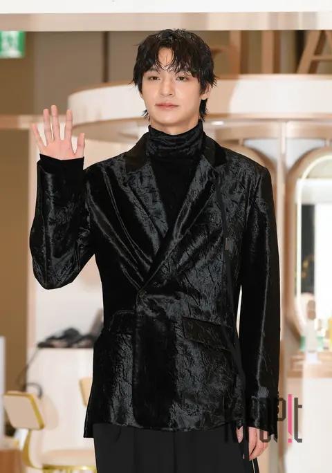Chae Jong-seok — Launch