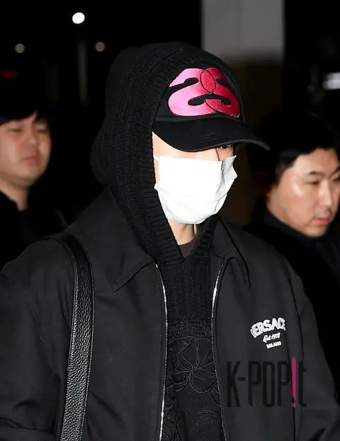 Hyunjin (Stray Kids) — Airport