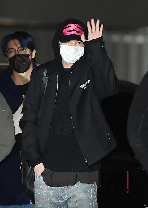 Hyunjin (Stray Kids) — Airport