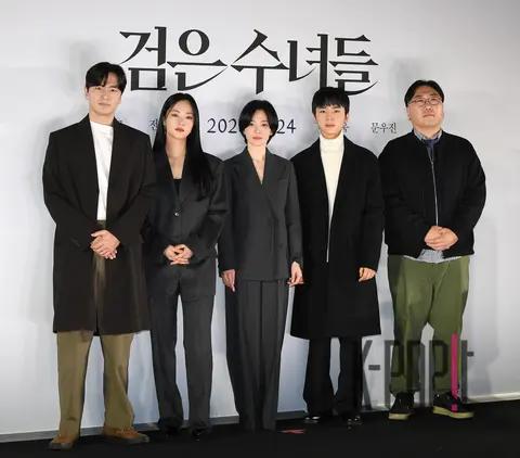 Director Kwon Hyuk-jae, Song Hye-kyo, Jeon Yeo-bin, Lee Jin-wook, Moon Woo-jin — Black Nuns Press Screening