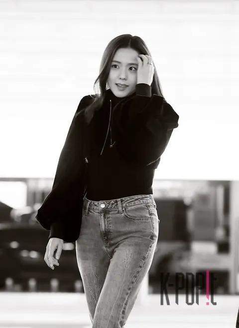 Jisoo (BLACKPINK) — Airport