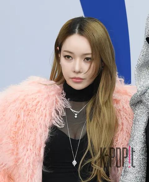 Jeon So-min (KARD) — Seoul Fashion Week Han Na-shin
