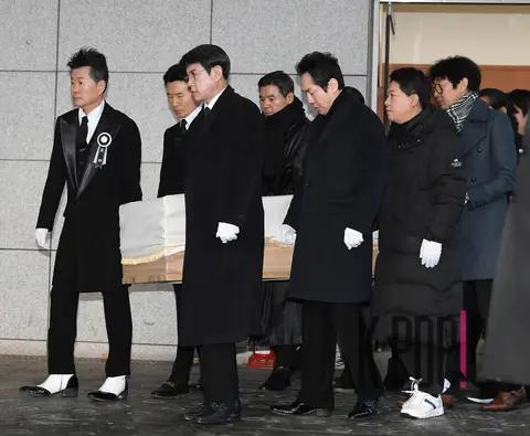 Seol Un-do, Tae Jin-ah — Song Dae-gwan Funeral Procession