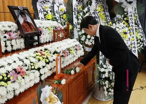 Seol Un-do — Song Dae-gwan Funeral