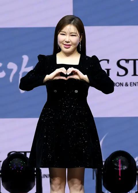 Song Ga-in — Showcase