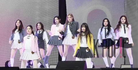 Hearts2Hearts — Showcase