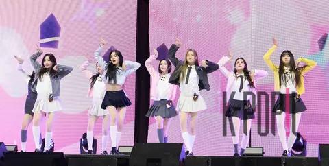Hearts2Hearts — Showcase