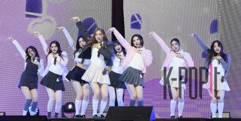 Hearts2Hearts — Showcase