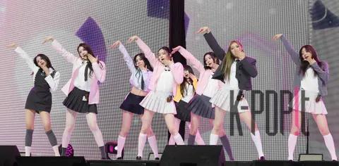 Hearts2Hearts — Showcase