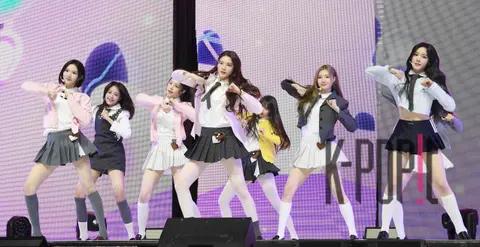 Hearts2Hearts — Showcase