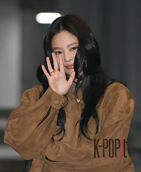 JENNIE (BLACKPINK) — Airport