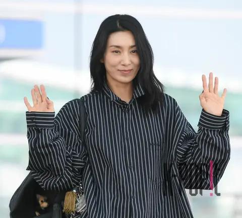 Kim Seo-hyung — Airport