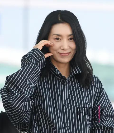 Kim Seo-hyung — Airport