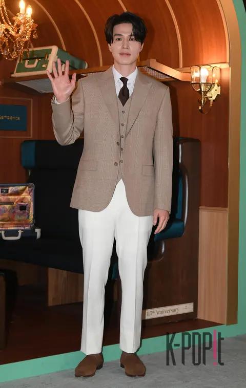 Lee Dong-wook — Launch