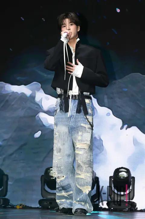 Jung Dong-won — Showcase