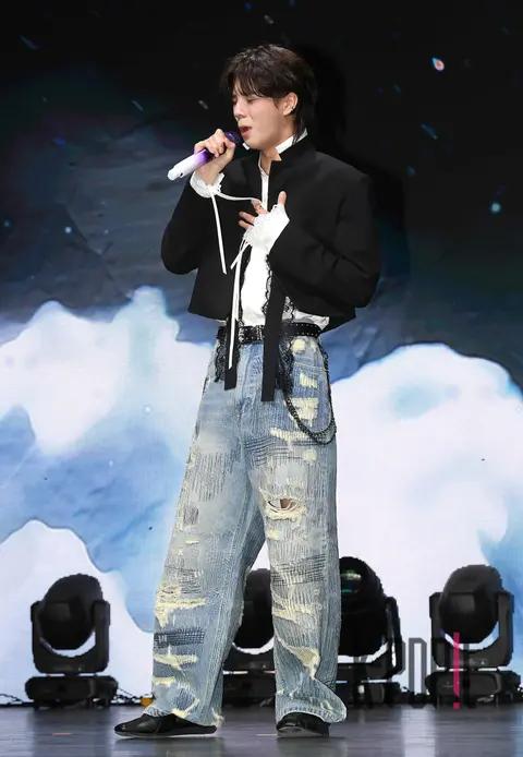 Jung Dong-won — Showcase