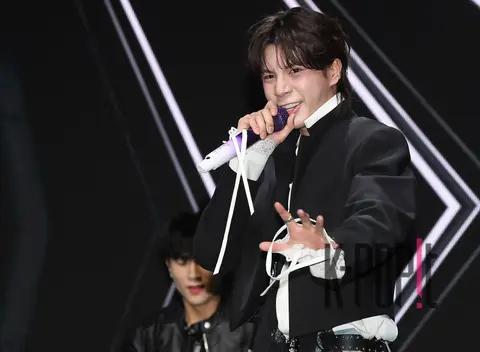 Jung Dong-won — Showcase