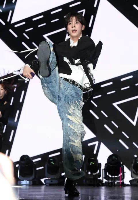 Jung Dong-won — Showcase