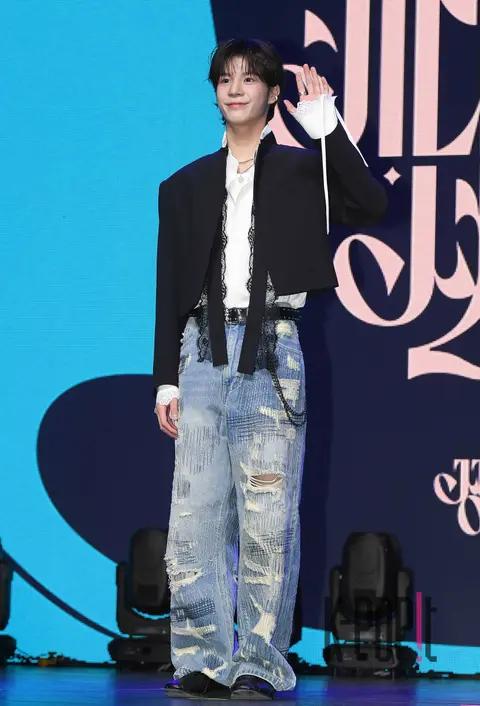 Jung Dong-won — Showcase