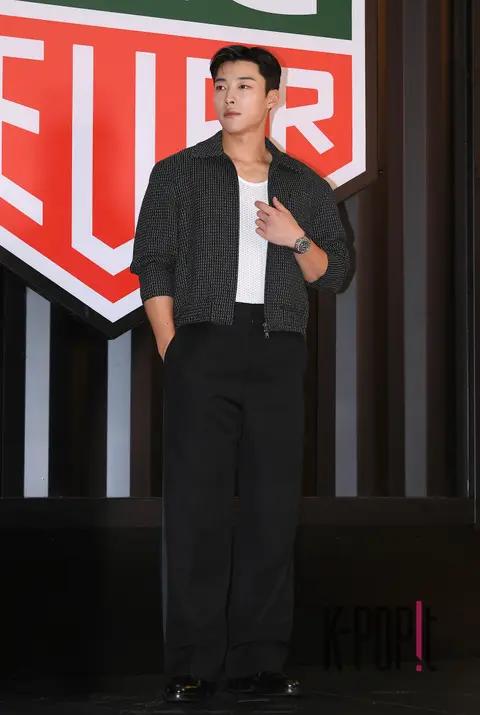 Woo Do-hwan — Launch