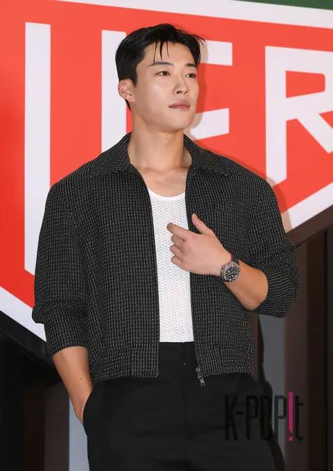 Woo Do-hwan — Launch
