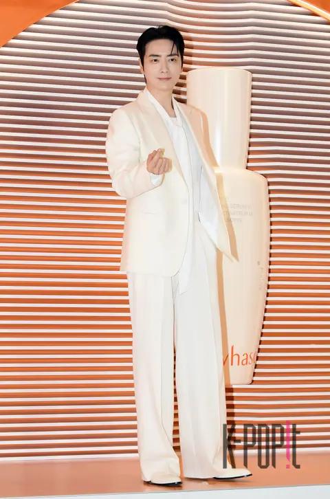 Lee Jun-hyuk — Launch