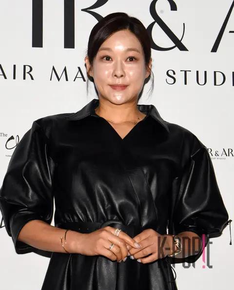 Hyun-young — Launch