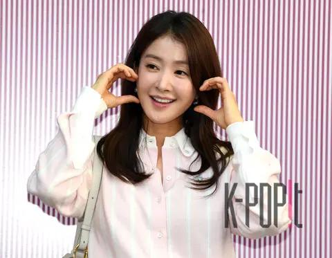 Lee Si-young — Launch