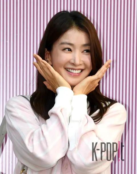 Lee Si-young — Launch
