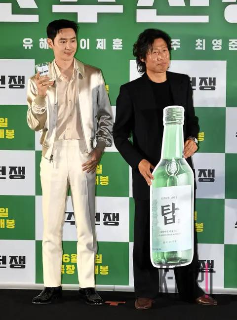 Yoo Hae-jin, Lee Je-hoon — Soju War Production Briefing