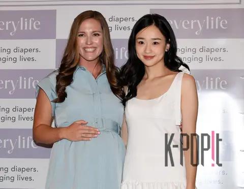 Son Yeon-jae, Sarah Geible — Launch