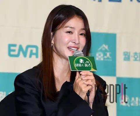 Lee Si-young — Salon de Homes Production Briefing