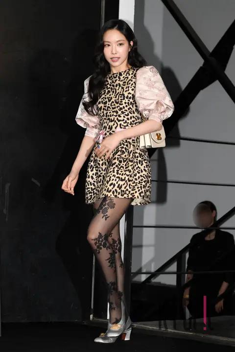 Son Na-eun — Launch