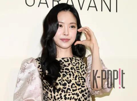 Son Na-eun — Launch