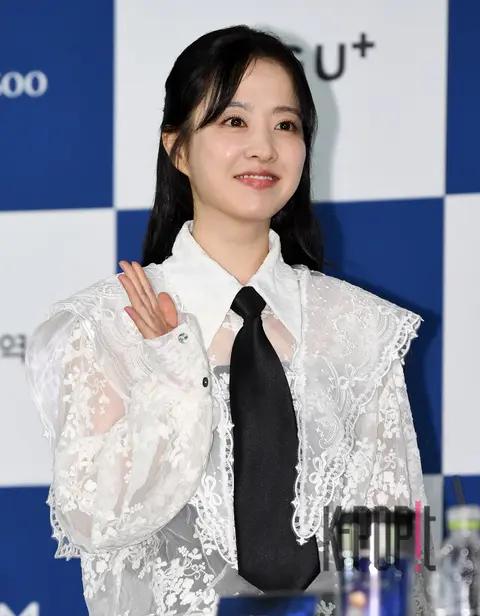 Park Bo-young — Blue Dragon Series Awards Handprinting