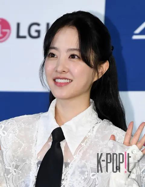 Park Bo-young — Blue Dragon Series Awards Handprinting