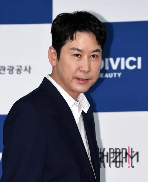 Shin Dong-yup — Blue Dragon Series Awards Handprinting
