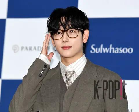 Lim Si-wan — Blue Dragon Series Awards Handprinting