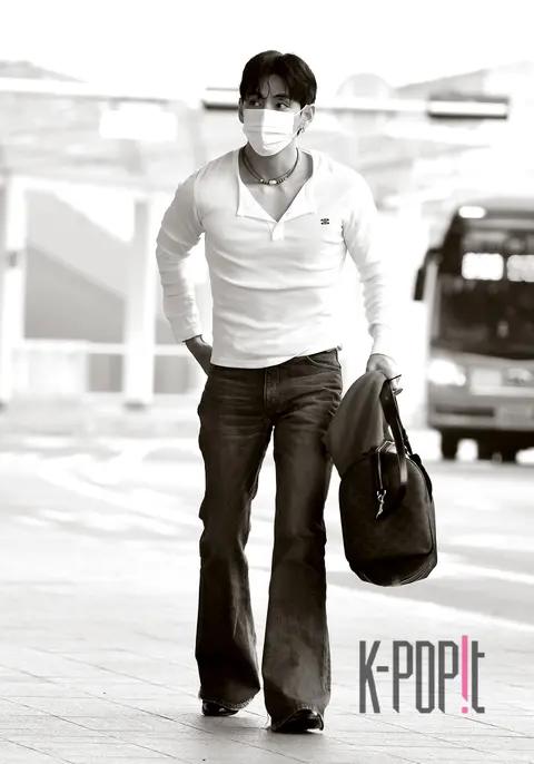 V (BTS) — Airport
