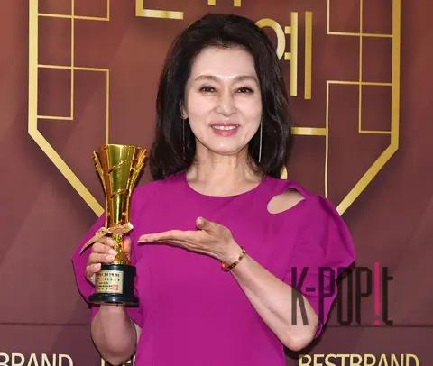 Moon Hee-gyeong — Korean Wave Entertainment Awards Red Carpet — 2025-07-05