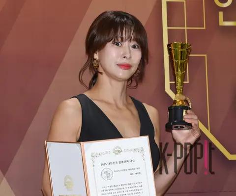 Yeh Ji-won — Korean Wave Entertainment Awards Red Carpet