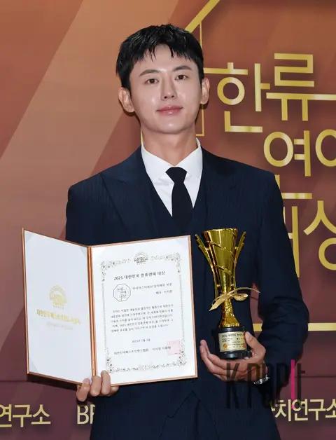 Lee Ji-hoon — Korean Wave Entertainment Awards Red Carpet