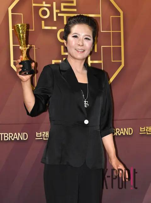 Hwang Seok-jung — Korean Wave Entertainment Awards Red Carpet