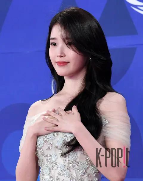 IU — Blue Dragon Series Awards Red Carpet