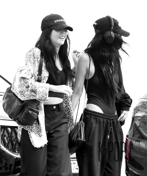 Jisoo (BLACKPINK), JENNIE — Airport
